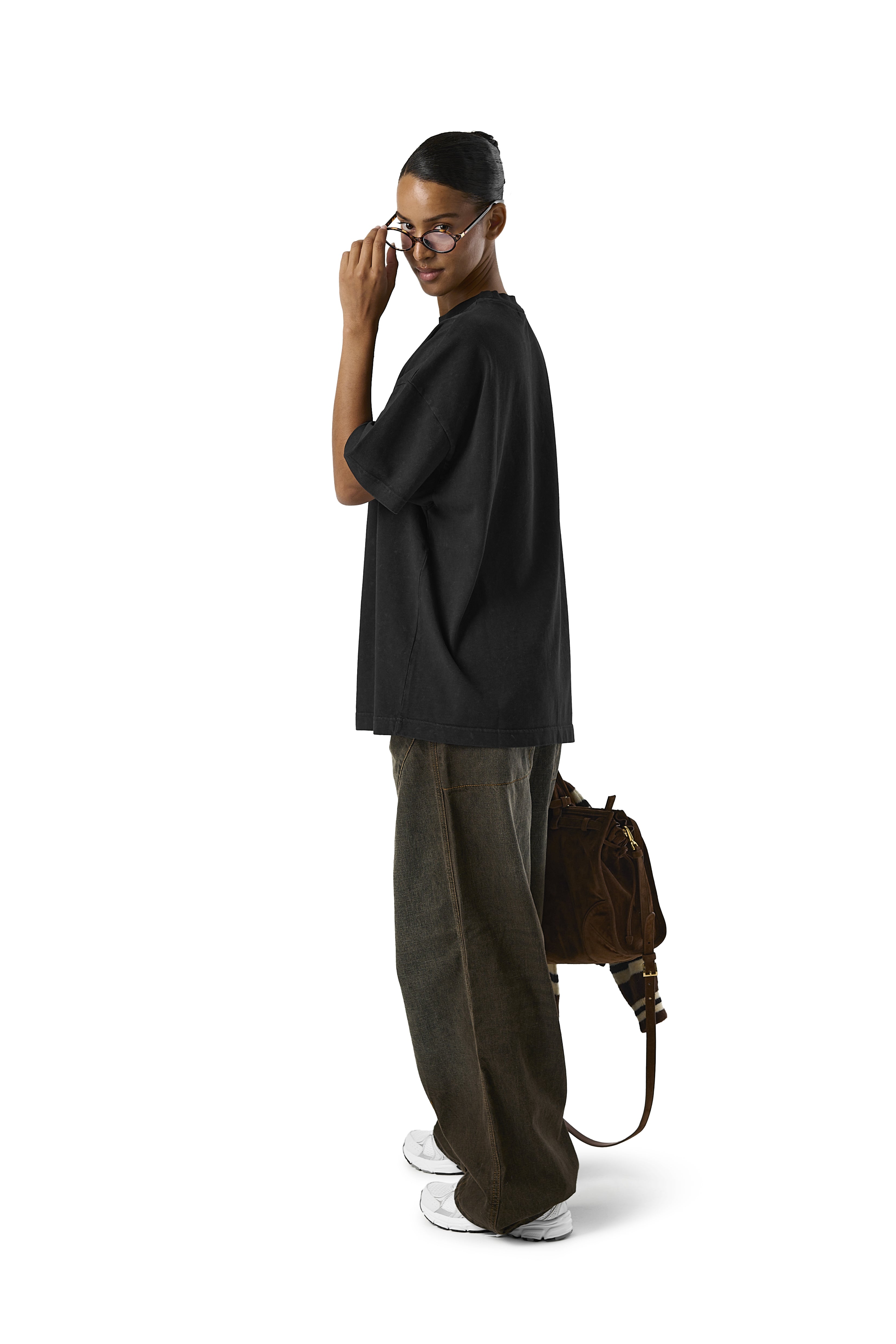Model Flora is 5'8" and wears size S.